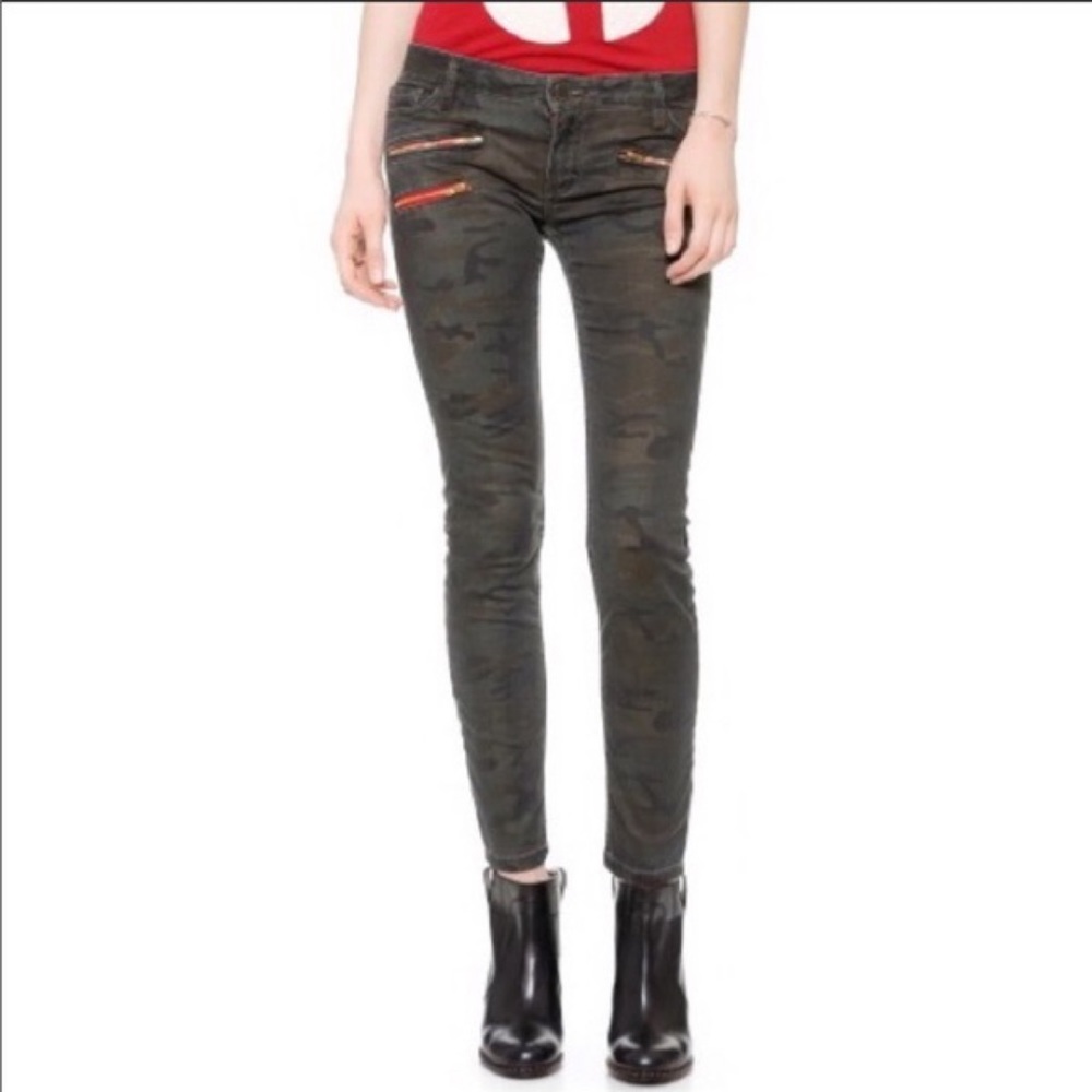 Etienne Marcel Classic Camo Multi Zip Skinny Jeans with Red Zippers Size 25
